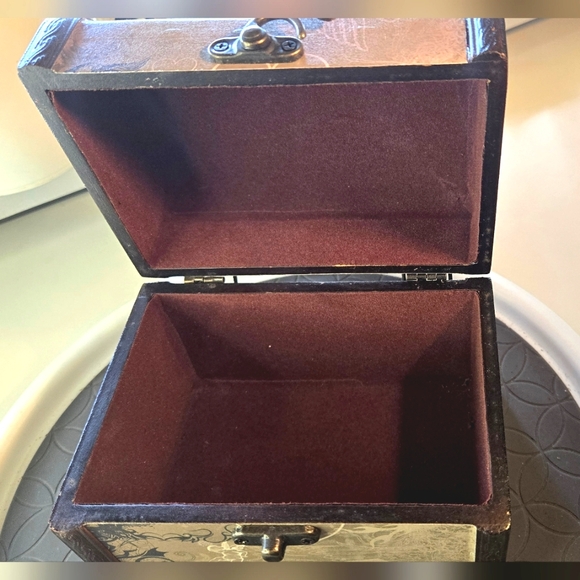 Angel Wood Trinket Jewelry Box - A Good Friend is a Lifelong Treasure - Picture 7 of 10